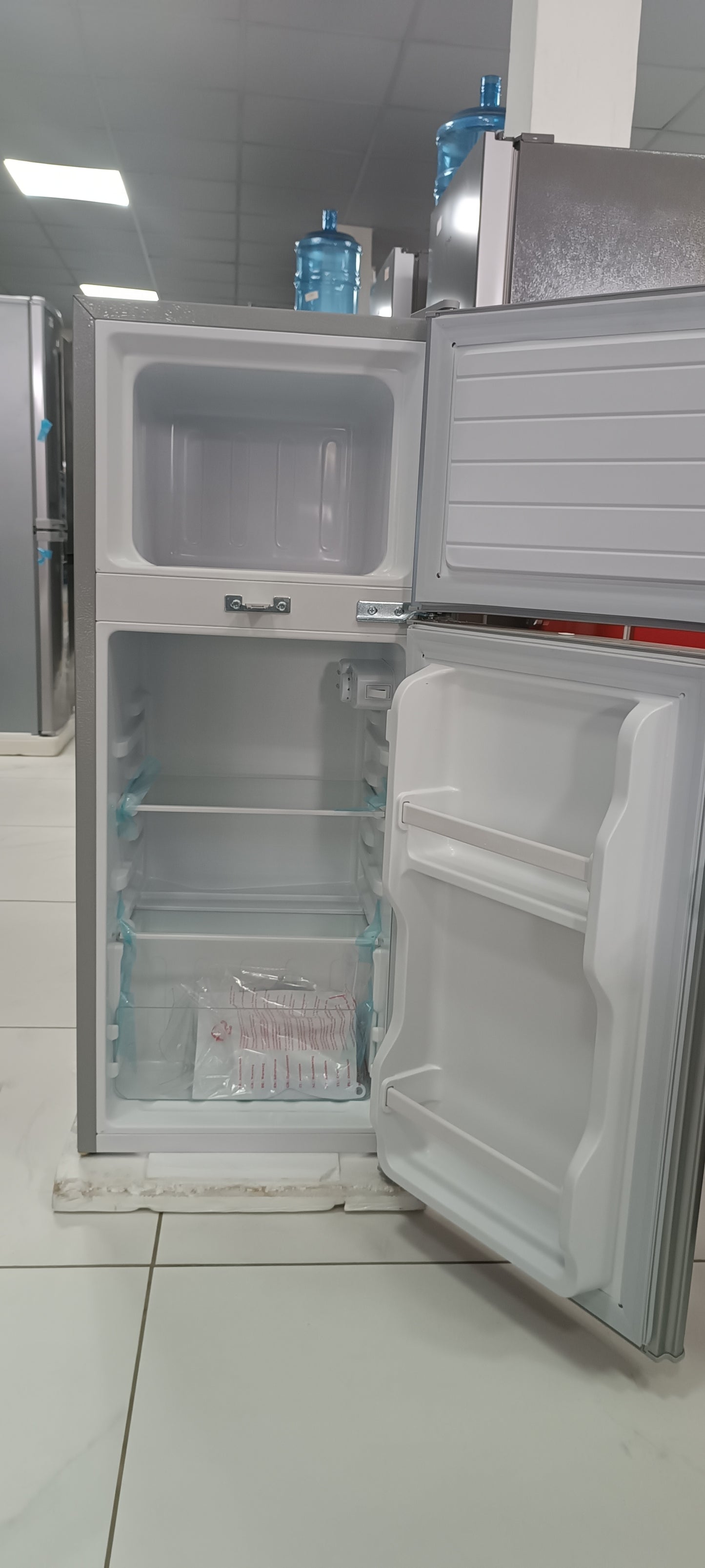 RÉFRIGÉRATEUR COMBINÉ NASCO GRIS 125 LITRES